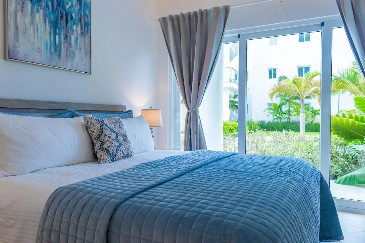 Family Getaway Apartment - Right On The Beach 蓬塔卡纳
