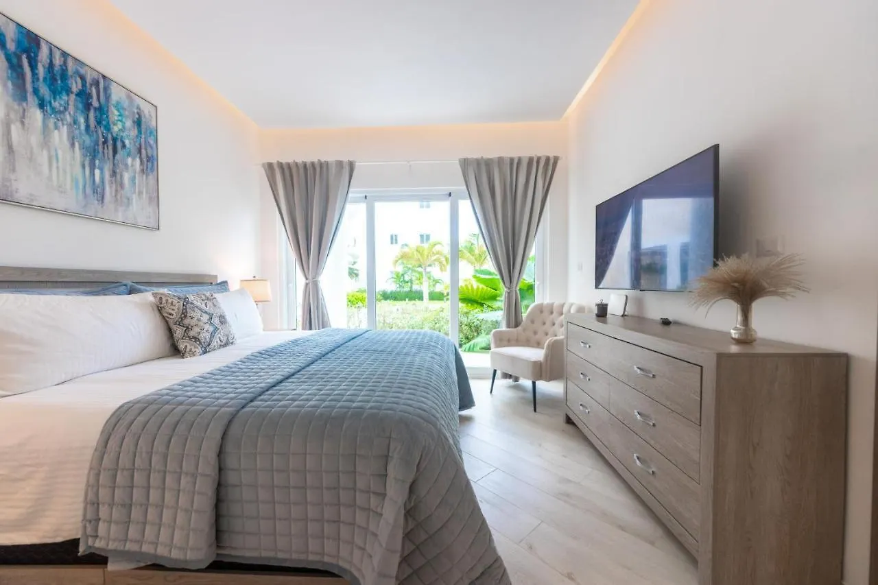 Family Getaway Apartment - Right On The Beach 蓬塔卡纳