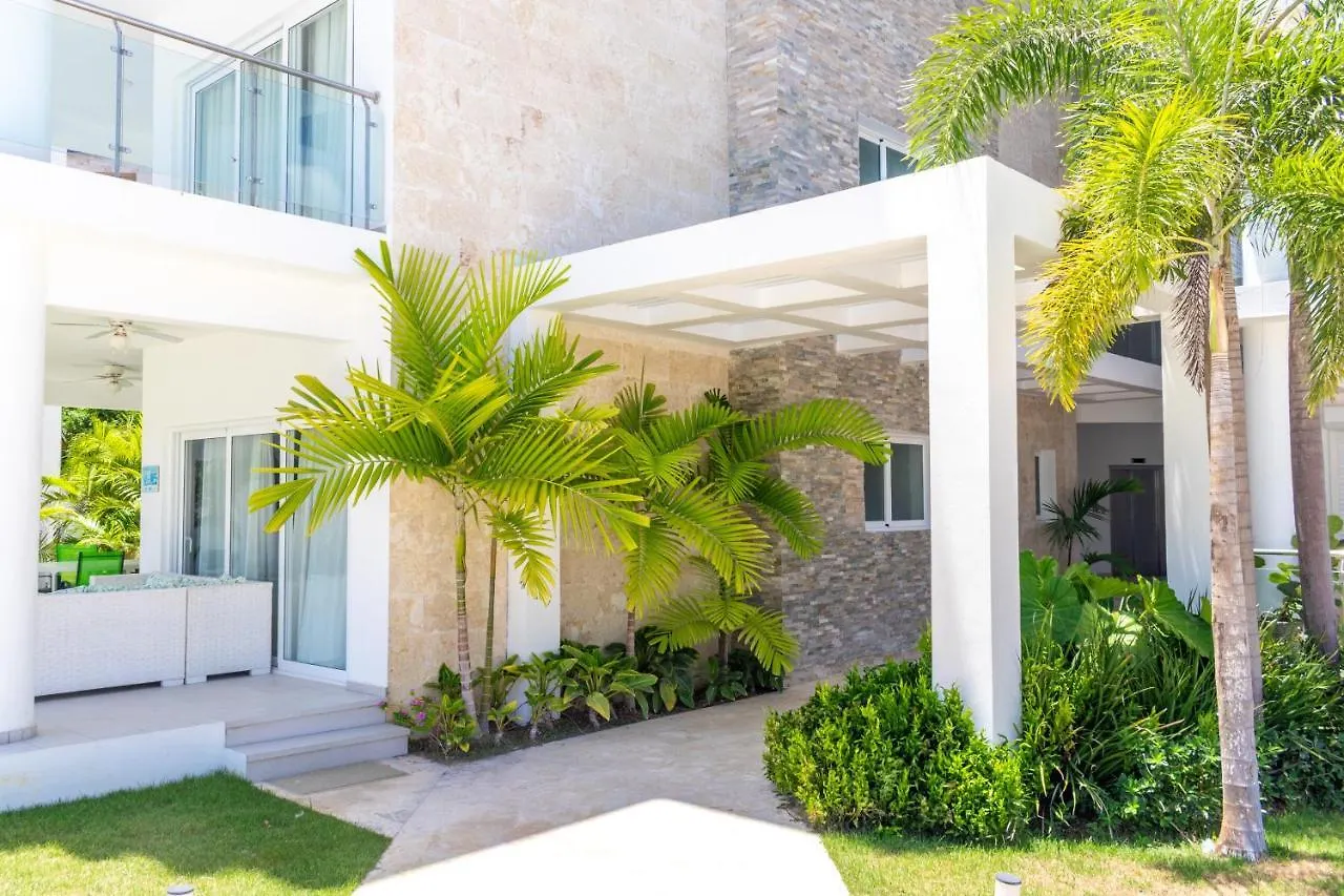 Family Getaway Apartment - Right On The Beach 蓬塔卡纳